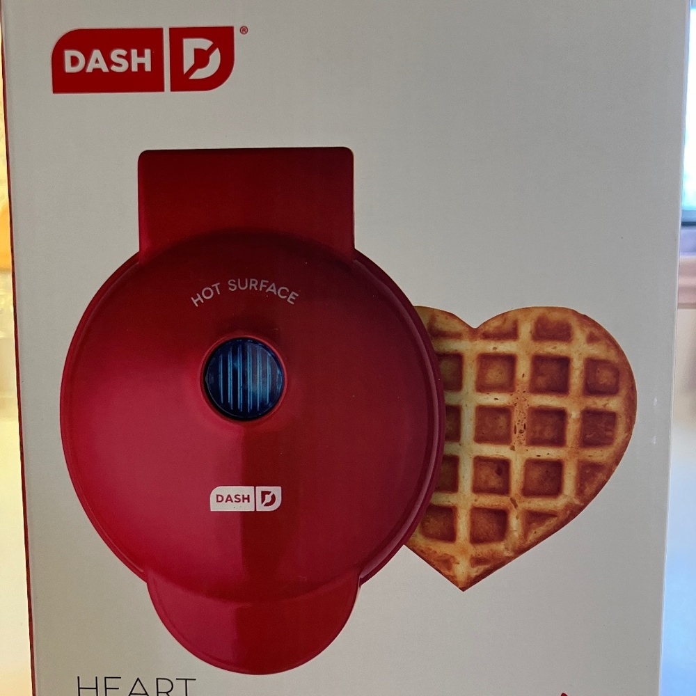 NWOT! ❤️ DASH Mini Heart ❤️ Waffle Maker! - Picture 3 of 14